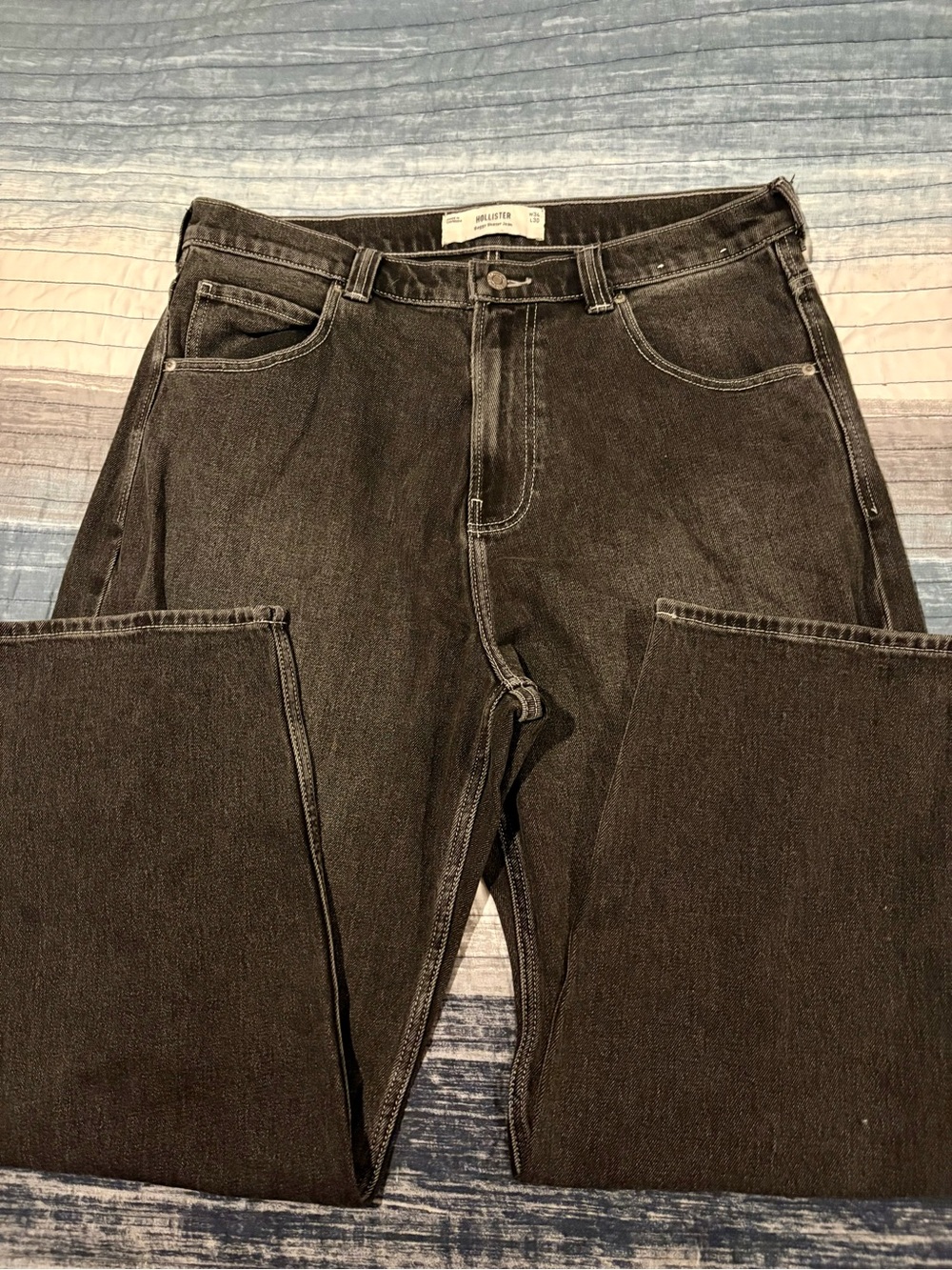 Hollister Men’s Dark Gray Relaxed Fit Jeans